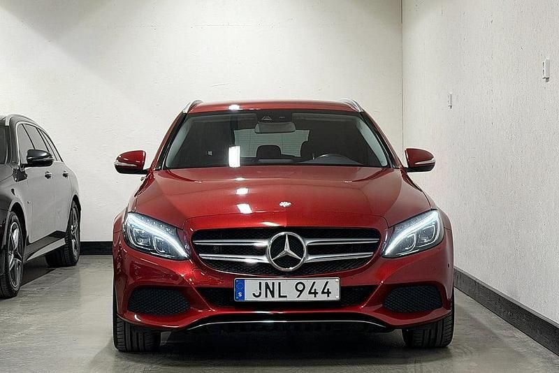 Begagnad Mercedes C250 Avantgarde 204 HK (150 kW) 2015 Röd Kombi