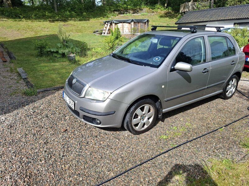Grå Begagnad 2007 Skoda Fabia Halvkombi | 12 000 kr (Marknadspris) - Bild 1/4