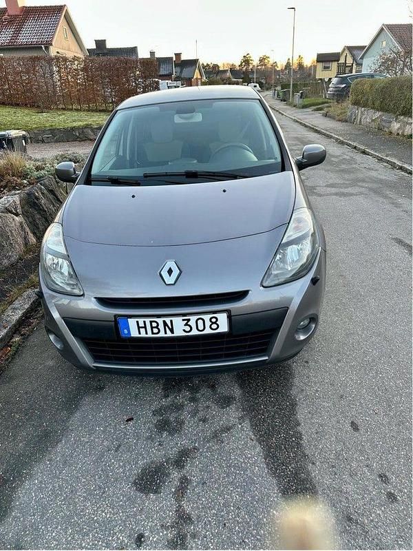 Begagnad 2010 Renault Clio R.S. Halvkombi | 26 000 kr (Marknadspris) - Bild 1/4