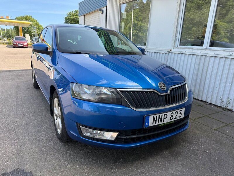 Blå Begagnad 2014 Skoda Rapid Halvkombi | 74 900 kr (Lite dyr) - Bild 1/4