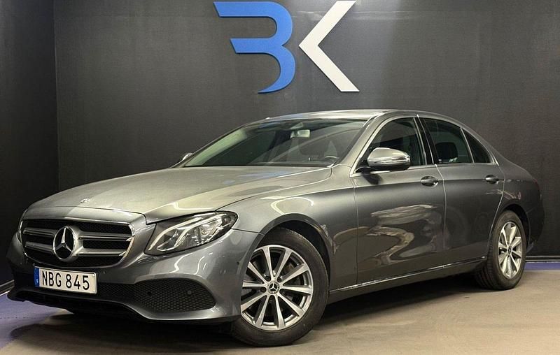 Grå Begagnad 2018 Mercedes E220 Avantgarde Sedan | 239 900 kr - Bild 1/4