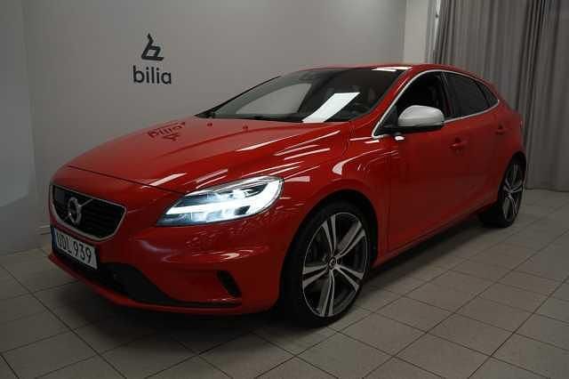 Begagnad Volvo V40 R-Design 151 HK (111 kW) 2018 Röd Kombi