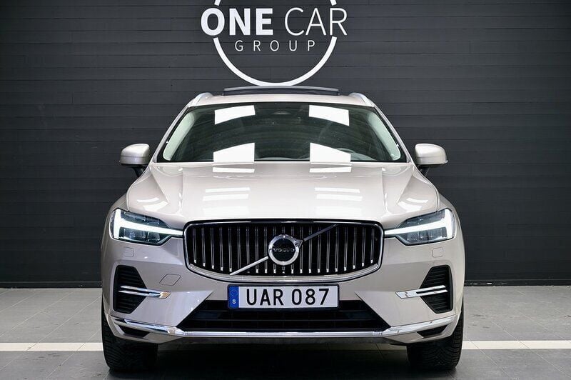Begagnad Volvo XC60 Core 399 HK (293 kW) 2022 Ljusgrå SUV