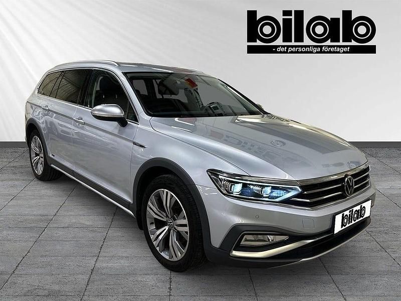 Silver Begagnad 2023 VW Passat Alltrack Kombi | 369 000 kr (Lite dyr) - Bild 1/4