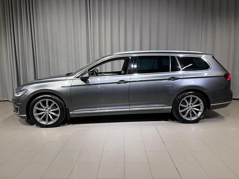Begagnad VW Passat Executive 220 HK (161 kW) 2017 Grå Kombi
