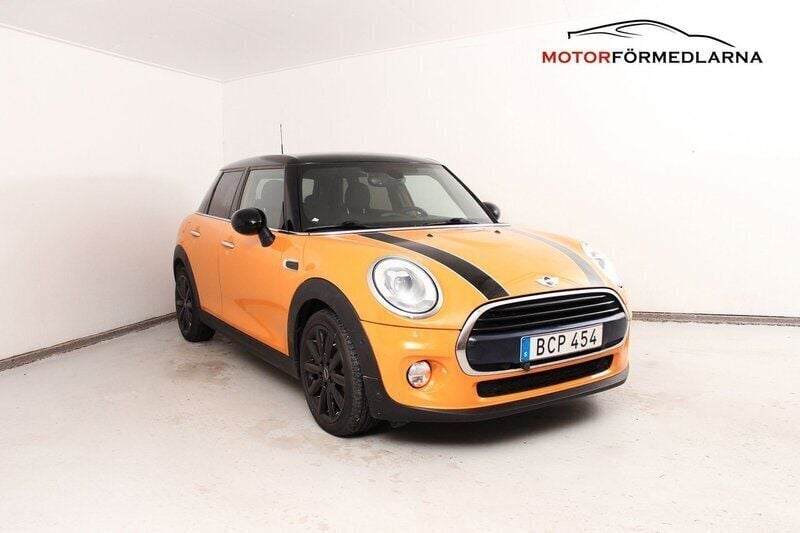 Orange Begagnad 2017 Mini Cooper Chili Halvkombi | 174 900 kr (Bra pris) - Bild 1/4