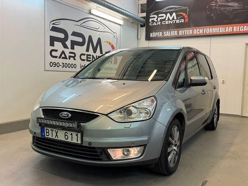 Grå Begagnad 2008 Ford Galaxy Minibuss | 49 900 kr (Marknadspris) - Bild 1/4