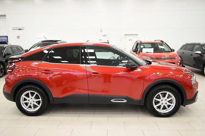 Begagnad Citroën e-C4 Shine 100 kW (136 HK) 2023 Rödmetallic SUV