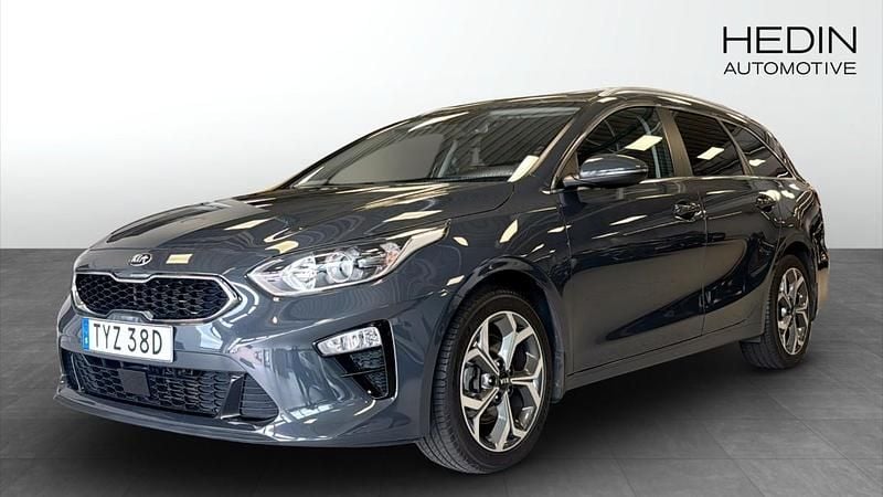 Grå (grey) Begagnad 2021 Kia Ceed Sportswagon Advance Kombi | 199 900 kr (Marknadspris) - Bild 1/4