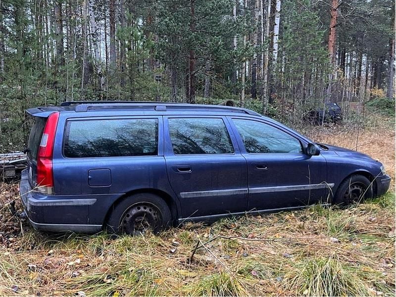 Blå Begagnad 2002 Volvo V70 Kombi | 3 000 kr (Superpris) - Bild 1/4