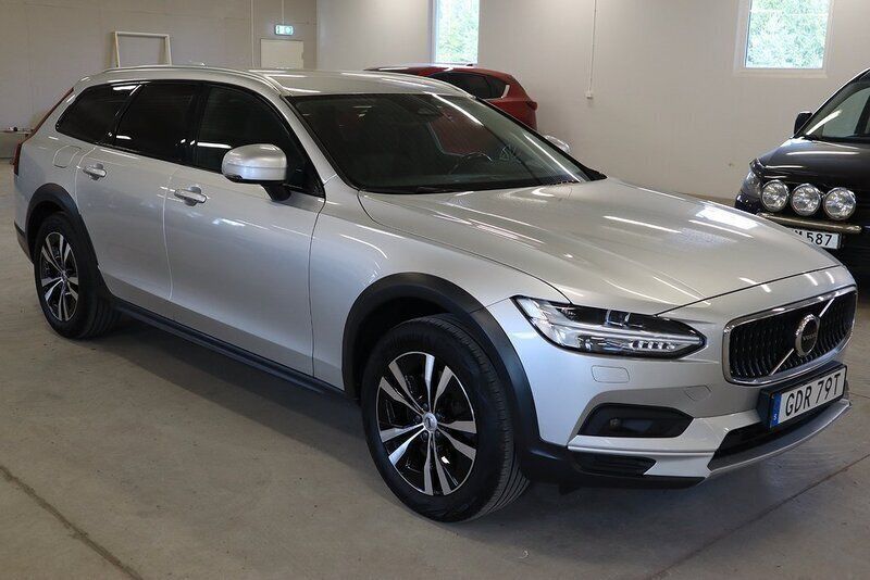 Begagnad Volvo V90 CC Momentum 198 HK (145 kW) 2021 Silver Kombi