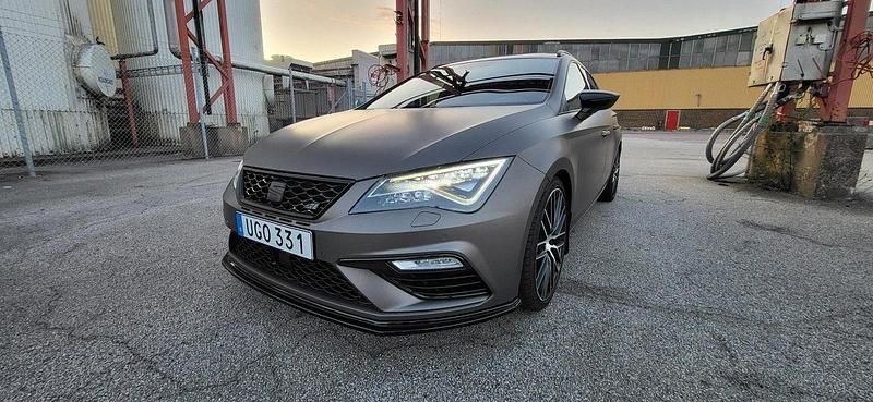 Grå Begagnad 2018 Cupra Leon Kombi | 369 999 kr - Bild 1/4