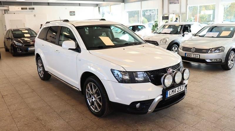 Vit Begagnad 2014 Fiat Freemont SUV | 94 900 kr (Marknadspris) - Bild 1/4