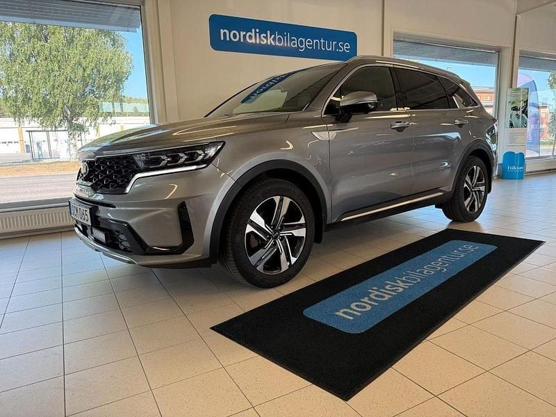 Grå (grå metallic) Begagnad 2021 Kia Sorento 2 SUV | 419 900 kr (Marknadspris) - Bild 1/4