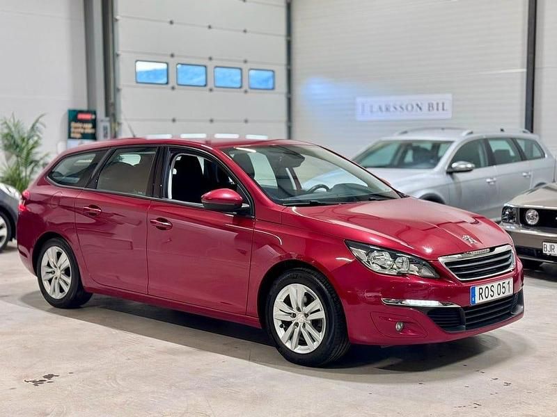 Begagnad Peugeot 308 SW 110 HK (80 kW) 2015 Röd Kombi