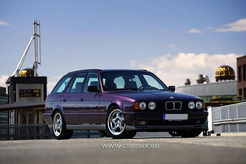 Begagnad BMW M5 340 HK (250 kW) 1993 Violet Kombi