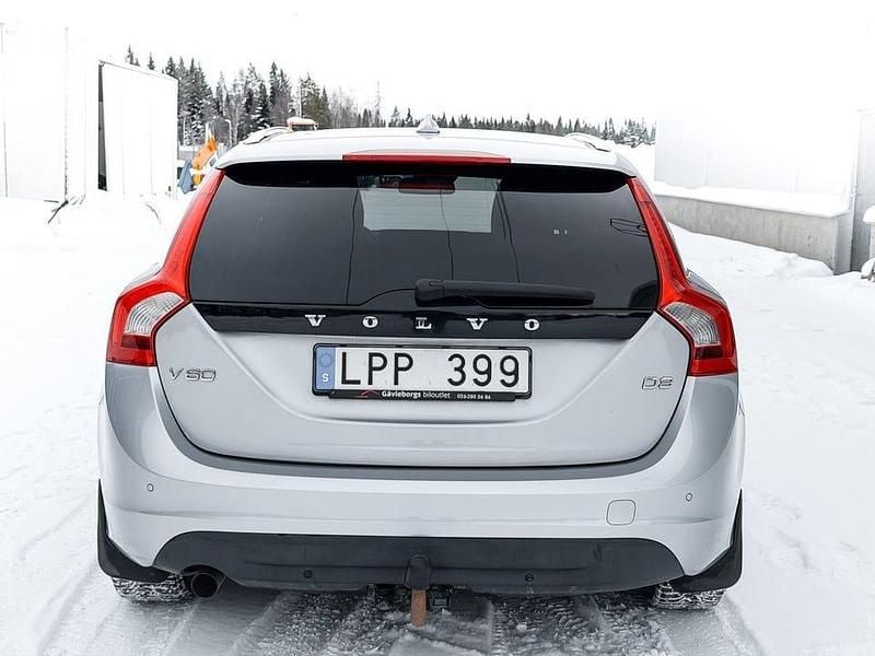 Begagnad Volvo V60 Summum 163 HK (119 kW) 2011 Silver Kombi