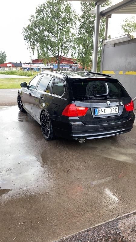 Begagnad BMW 320 184 HK (135 kW) 2011 Kombi