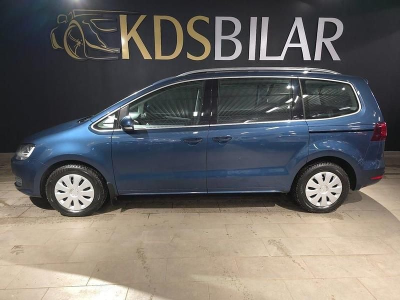 Begagnad VW Sharan 150 HK (110 kW) 2016 Blå Minibuss