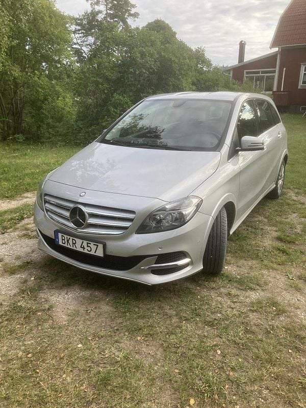 Silver Begagnad 2015 Mercedes 200 Halvkombi | 120 000 kr - Bild 1/4