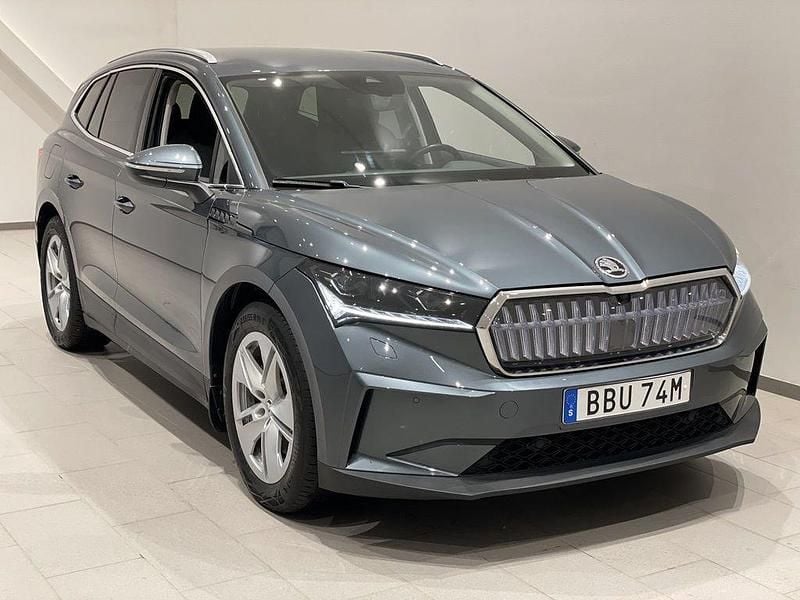 Grå (quartz grey metallic en) Begagnad 2022 Skoda Enyaq iV SUV | 364 900 kr (Superpris) - Bild 1/3