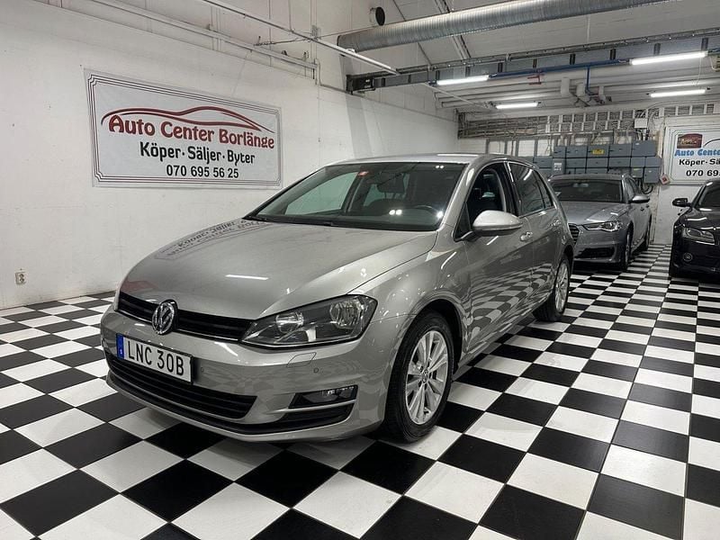 Grå Begagnad 2016 VW Golf VII Halvkombi | 149 000 kr (Bra pris) - Bild 1/4