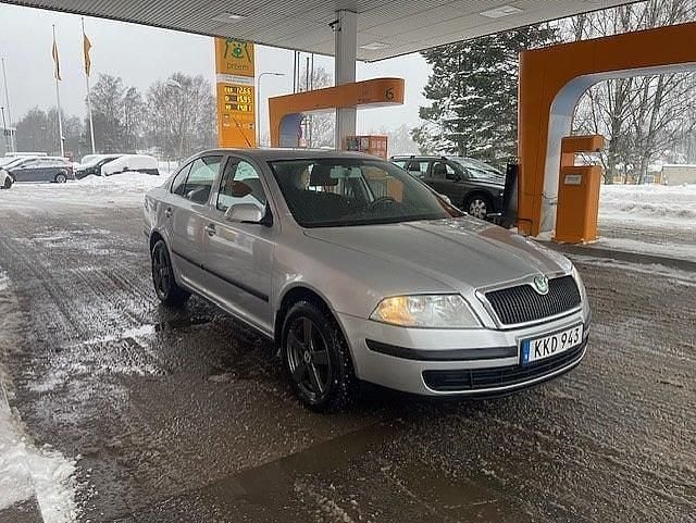 Silver Begagnad 2007 Skoda Octavia Halvkombi | 26 900 kr (Marknadspris) - Bild 1/4