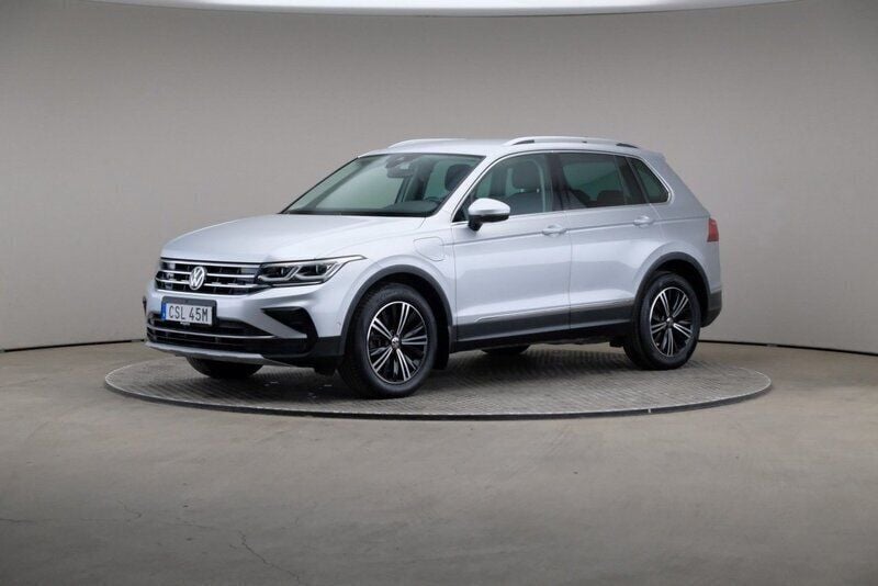 Silver (reflex silver (metallic)) Begagnad 2021 VW Tiguan Elegance SUV | 315 000 kr (Superpris) - Bild 1/4