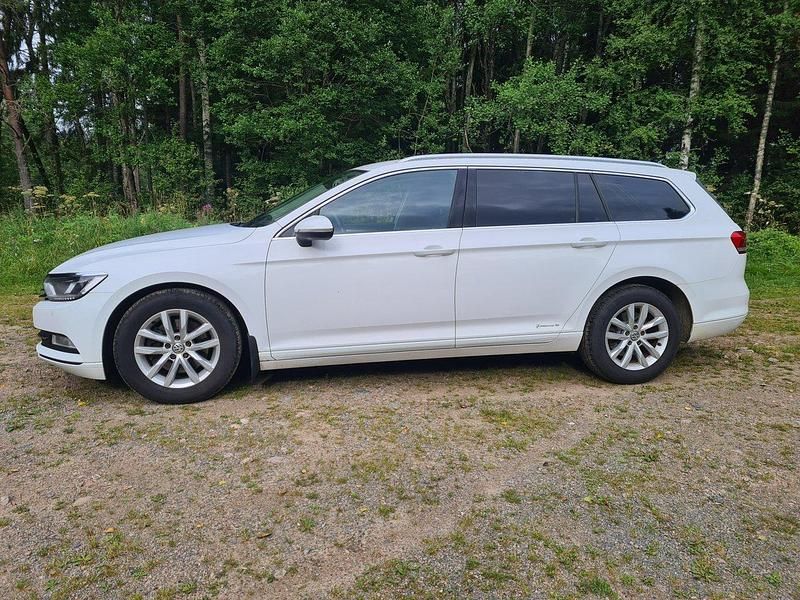Vit Begagnad 2015 VW Passat Kombi | 79 900 kr (Dyr) - Bild 1/4
