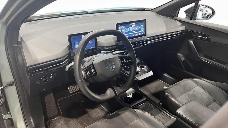 Begagnad MG MG4 EV 319 kW (435 HK) 2023 Grön Halvkombi