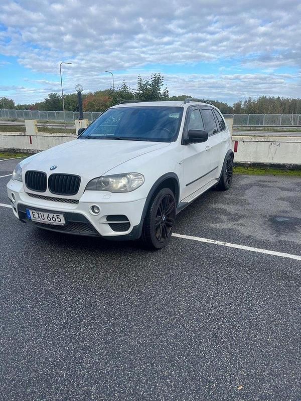 Vit Begagnad 2011 BMW X5 SUV | 139 000 kr (Marknadspris) - Bild 1/4