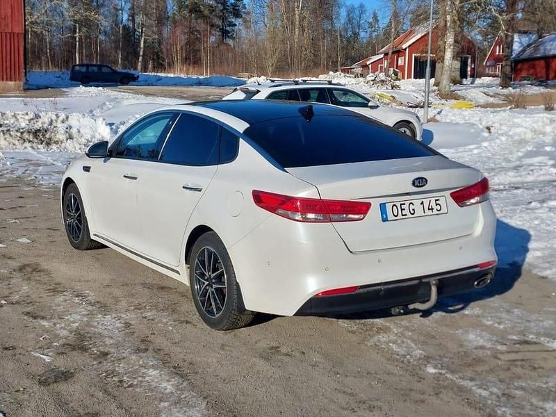 Begagnad Kia Optima 141 HK (103 kW) 2016 Pearl white