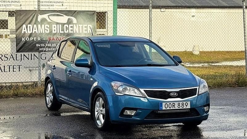 Blå Begagnad 2010 Kia Ceed EX Halvkombi | 64 800 kr (Marknadspris) - Bild 1/4