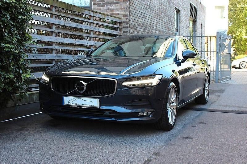 Begagnad Volvo S90 Momentum 191 HK (140 kW) 2017 Mörkblå Sedan