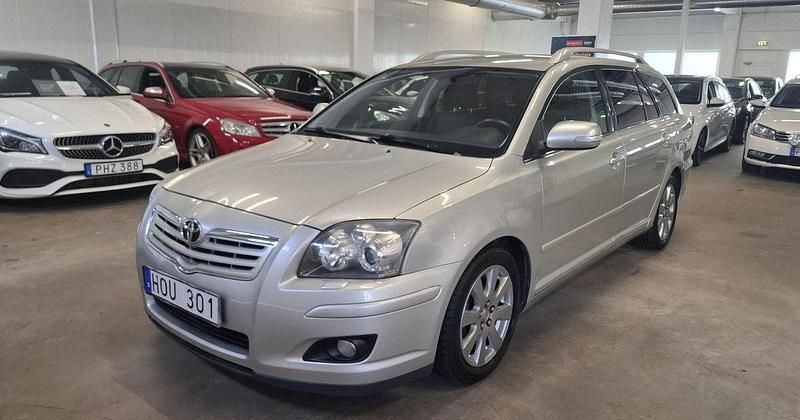 Silver Begagnad 2008 Toyota Avensis Kombi | 49 999 kr (Marknadspris) - Bild 1/4