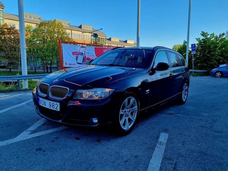 Begagnad BMW 330 245 HK (180 kW) 2011 Kombi