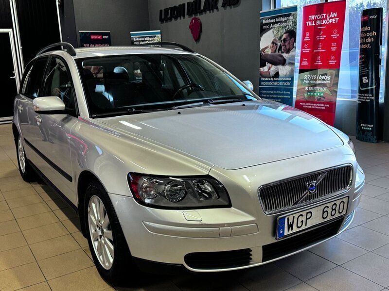 Ljusgrön Begagnad 2004 Volvo V50 Kombi | 39 900 kr (Lite dyr) - Bild 1/4