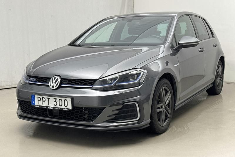 Mörkgrå Begagnad 2017 VW Golf VII GTE | 159 000 kr (Bra pris) - Bild 1/4