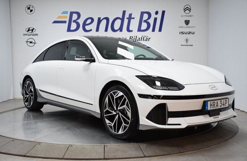 Vit (serenety white) Begagnad 2023 Hyundai Ioniq 6 Advanced Sedan | 499 800 kr (Superpris) - Bild 1/3