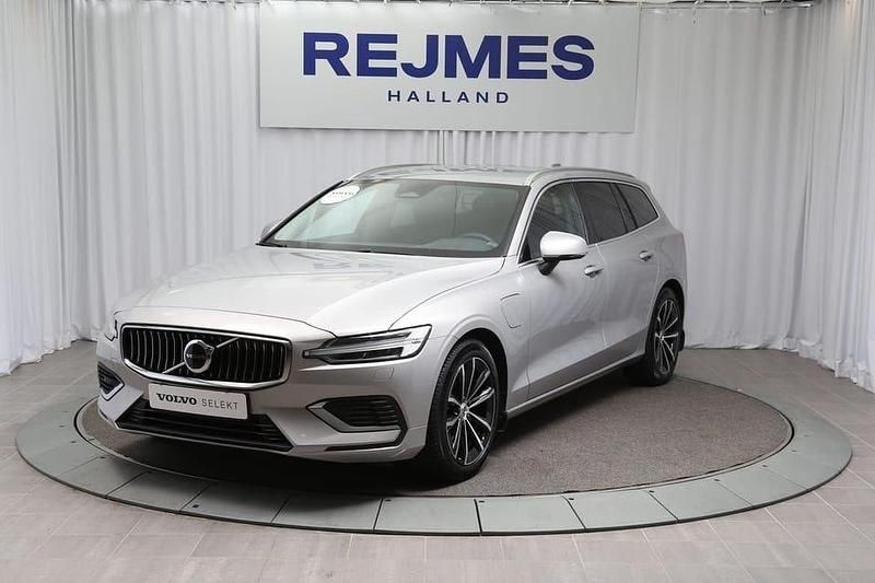 Begagnad Volvo V60 Plus 355 HK (261 kW) 2025 Silver Kombi