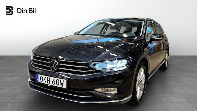 Mörkgrå Begagnad 2023 VW Passat Elegance Kombi | 369 900 kr (Marknadspris) - Bild 1/4
