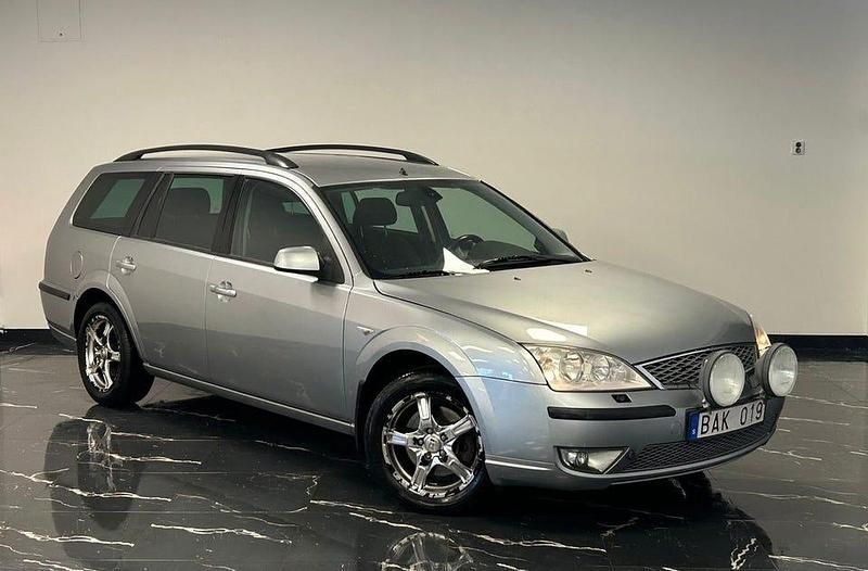 Begagnad Ford Mondeo 155 HK (114 kW) 2006 Silver Kombi