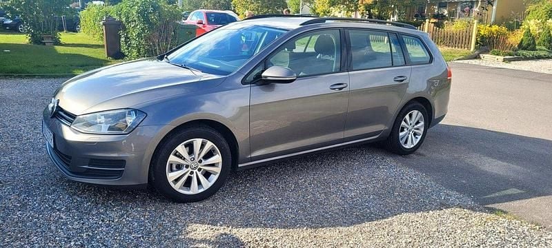 Grå Begagnad 2016 VW Golf VII Kombi | 81 500 kr (Bra pris) - Bild 1/4