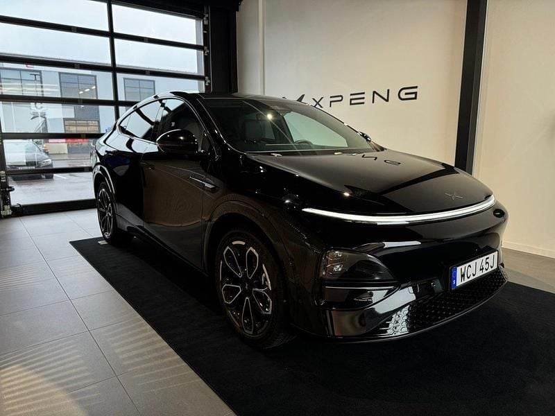 Svart Begagnad 2025 XPENG G6 AWD Performance SUV | 577 900 kr (Marknadspris) - Bild 1/4