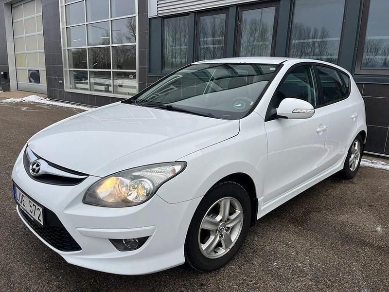 Begagnad Hyundai i30 116 HK (85 kW) 2012 Vit Halvkombi
