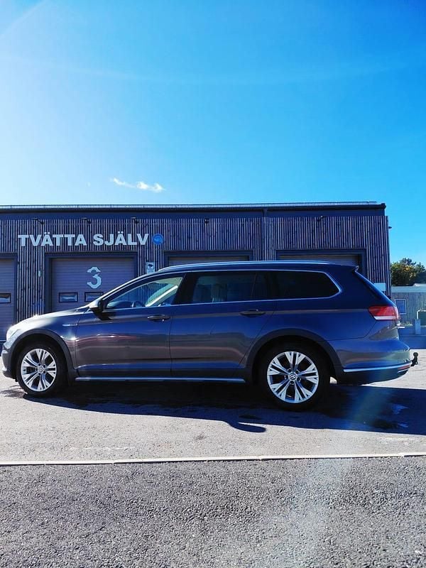 Begagnad VW Passat Alltrack Executive 190 HK (139 kW) 2017 Grå metallic Kombi