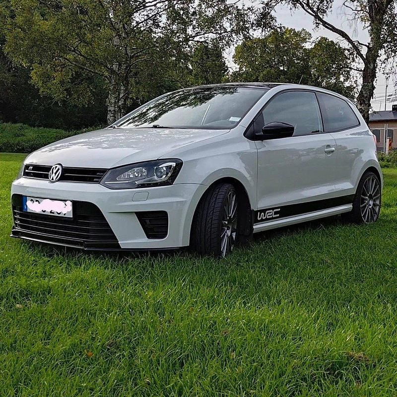 Vit Begagnad 2014 VW Polo R Halvkombi | 185 000 kr - Bild 1/3