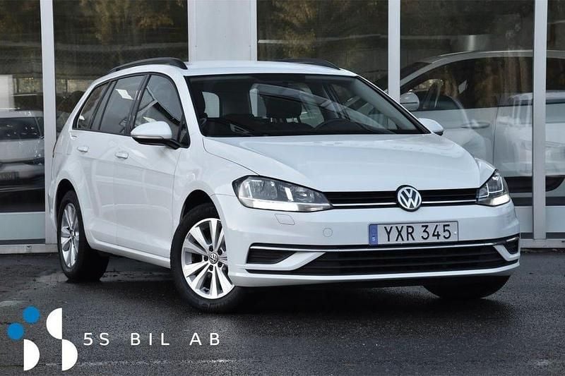 Vit Begagnad 2017 VW Golf VII Kombi | 119 900 kr (Marknadspris) - Bild 1/2