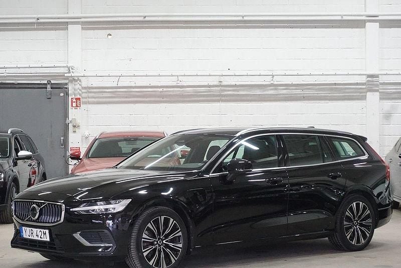 Svart Begagnad 2022 Volvo V60 Inscription Kombi | 338 900 kr (Superpris) - Bild 1/4