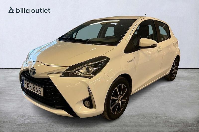 Vit Begagnad 2018 Toyota Yaris Hybrid Edition Halvkombi | 154 800 kr (Bra pris) - Bild 1/4